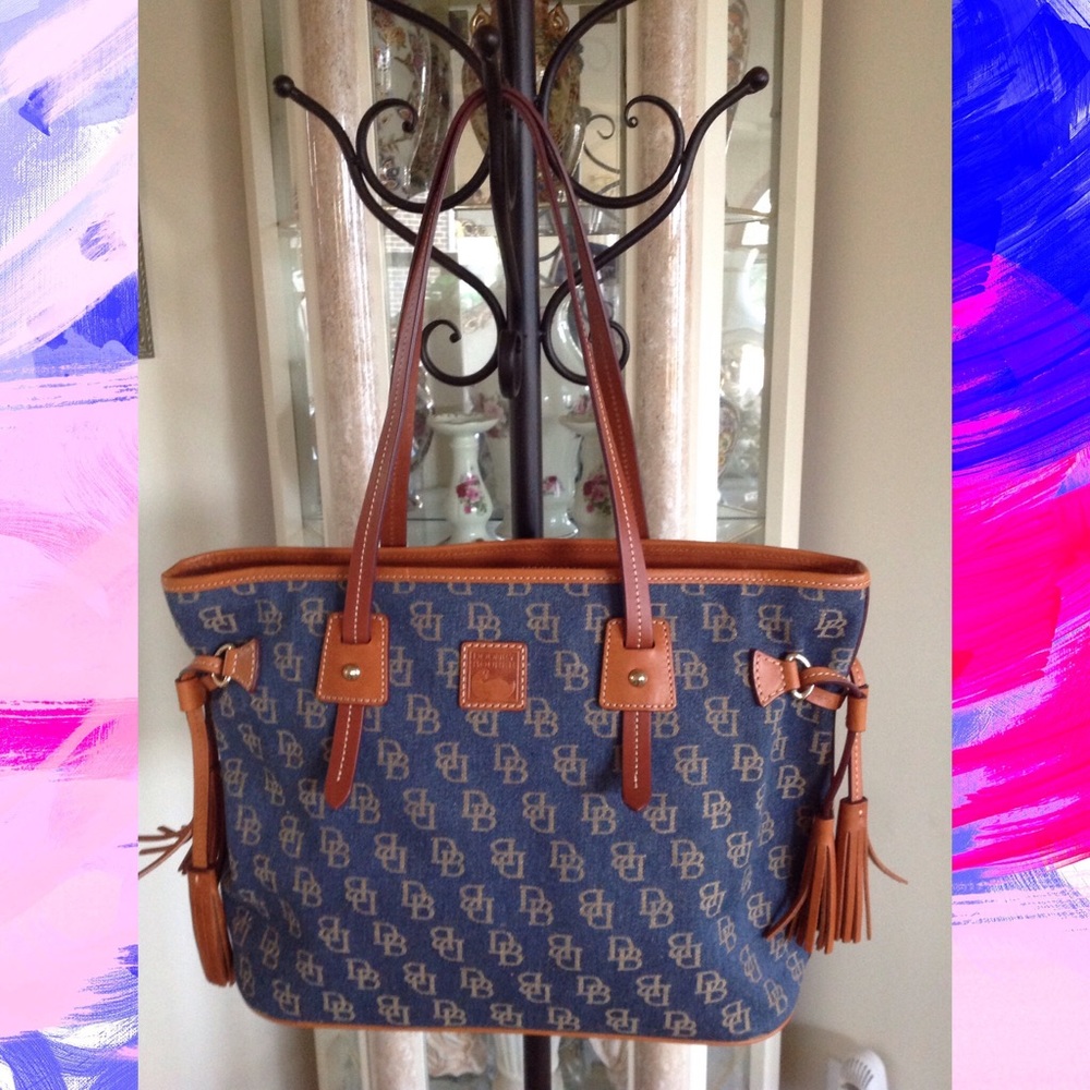 NWT 100% AUTHENTIC DOONEY & BOURKE SHOULDER BAG