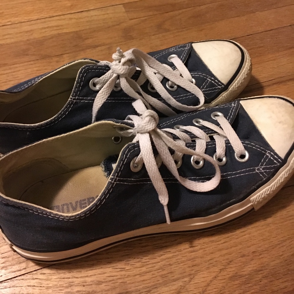 NAVY BLUE CONVERSE