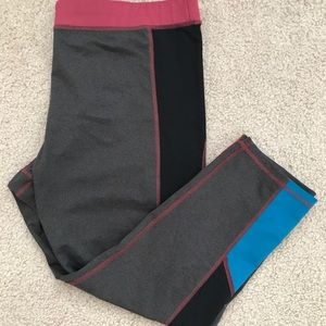 Lou & Grey activewear cropped legging