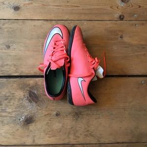 Nike futsal sneakers / indoor soccer