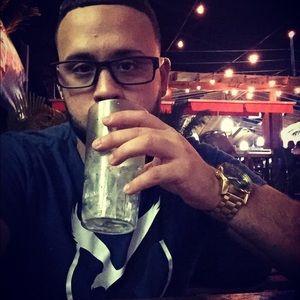 Meet your Posher, Efrain