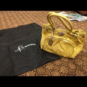 Gently used shoulder bag. Many pockets