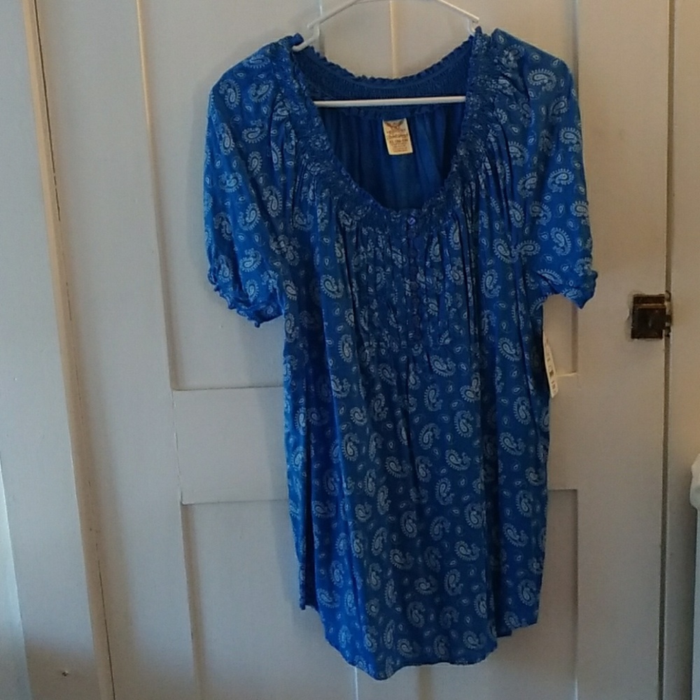 Bnwt Blue and white paisley print peasant top