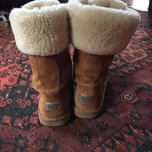 Ugg boots with shearing cuff
