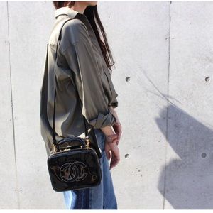 CHANEL Bags - 100% authentic vintage Chanel vanity bag CHANEL Bags - 100% authentic vintage Chanel vanity bag