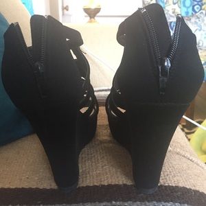 NWT! The Paso Wedge - Black - Size 6.5