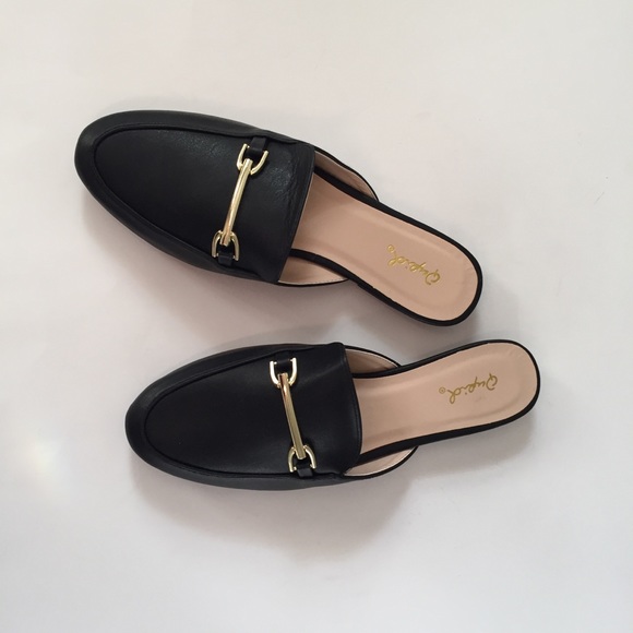 ✨RESTOCKED✨ NWT. Black loafer w/ gold chain - Picture 4 of 8