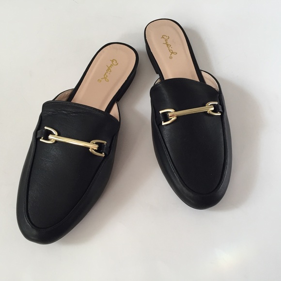 ✨RESTOCKED✨ NWT. Black loafer w/ gold chain - Picture 5 of 8