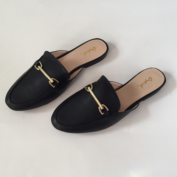 ✨RESTOCKED✨ NWT. Black loafer w/ gold chain - Picture 6 of 8