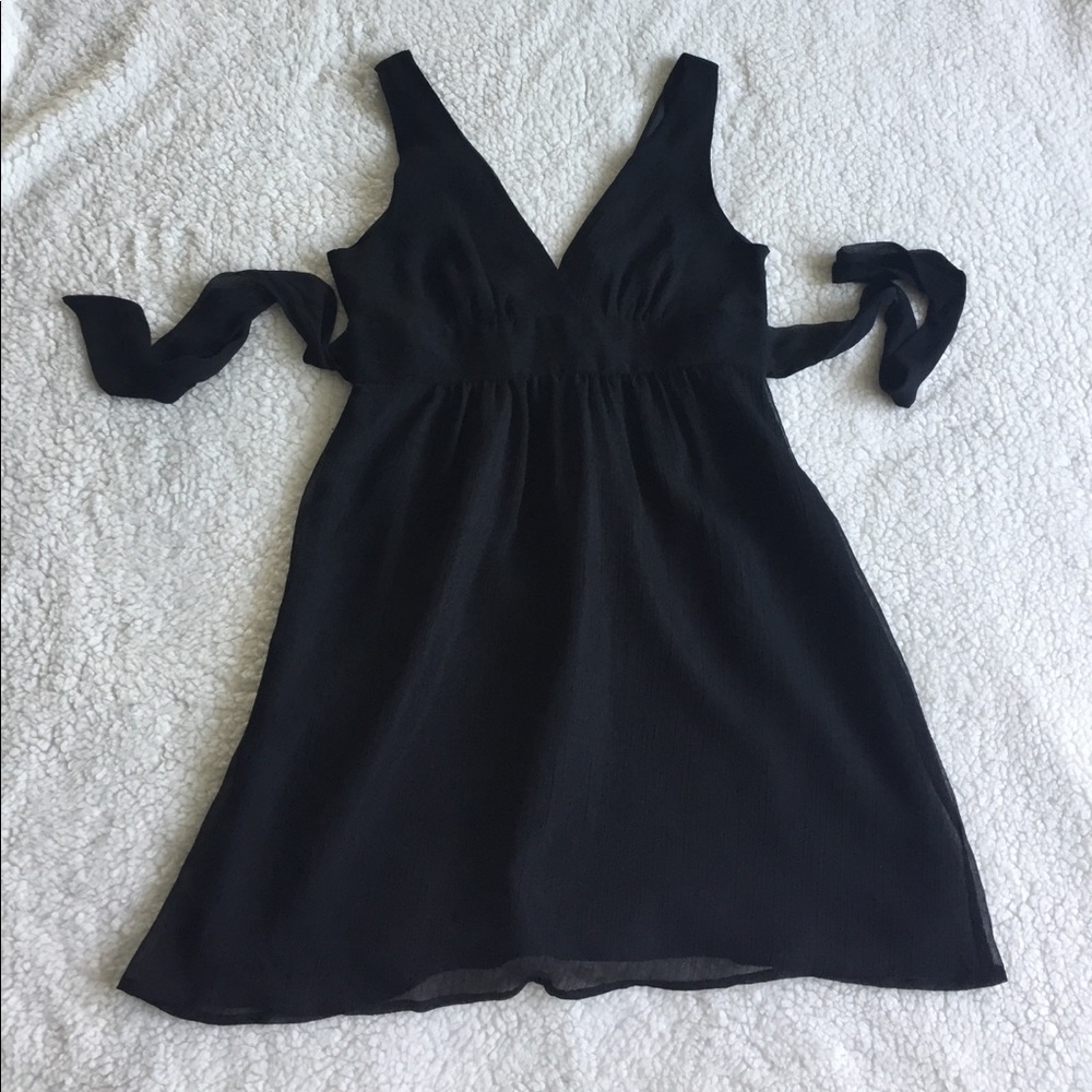 🎉🎉🎉HOST PICK🎉🎉🎉Black v neck dress