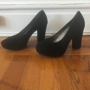 Me Too Suede platform pump