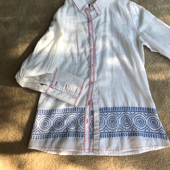 como no? Tops - CLOSET CLEAROUT! SALE!Embroidered women's blouse