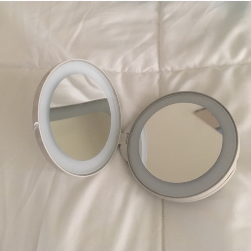 Compact Lighted Mirror