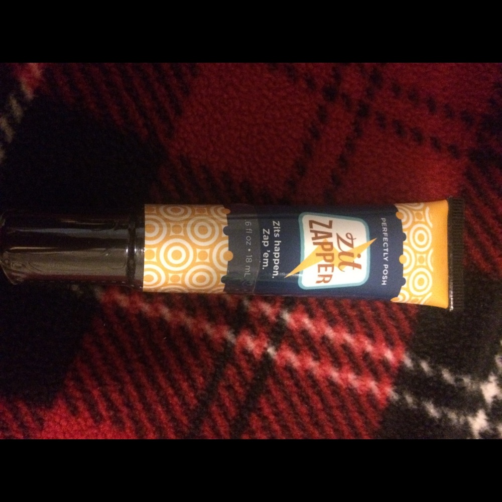 Perfectly Posh zit zapper.