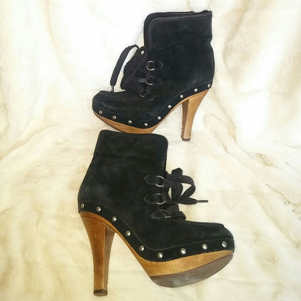 Guess black suede wood base golf over faux fur