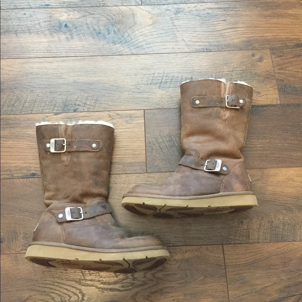 UGG Kensington Boots - Picture 4 of 8