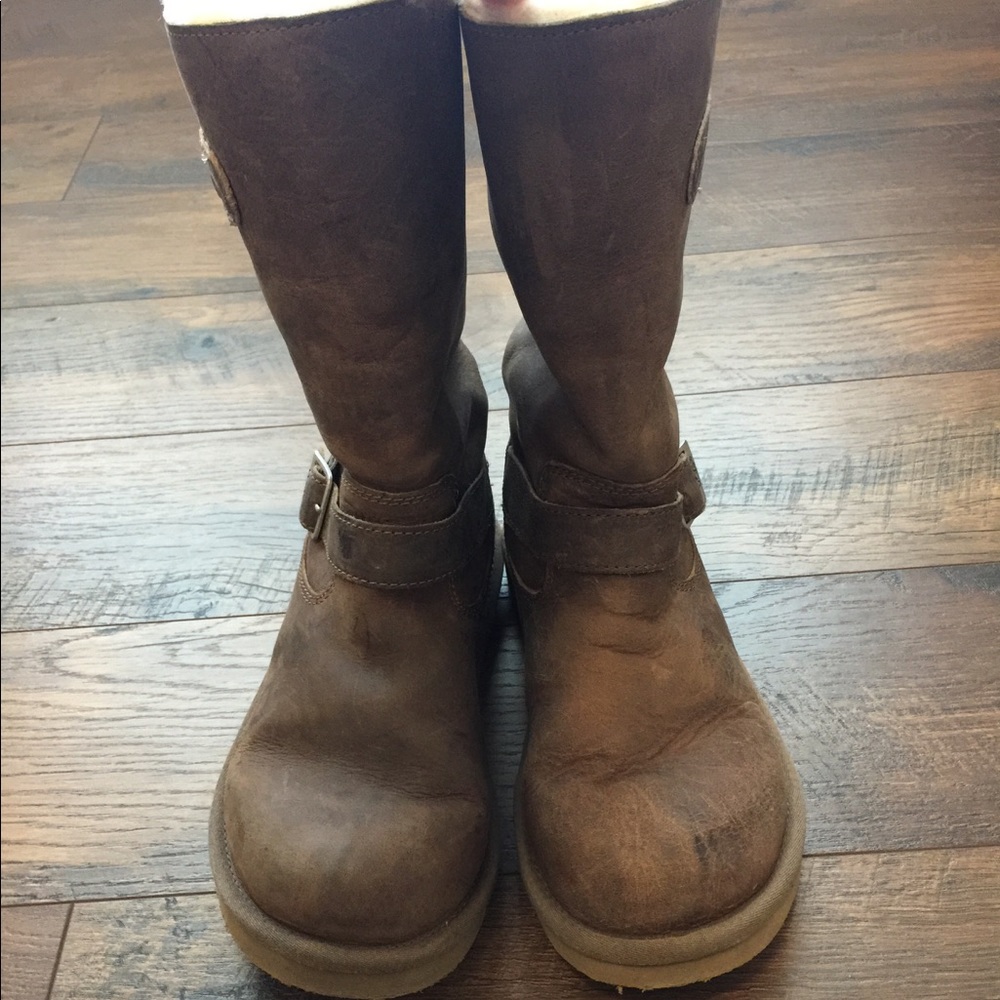 UGG Kensington Boots - Picture 7 of 8
