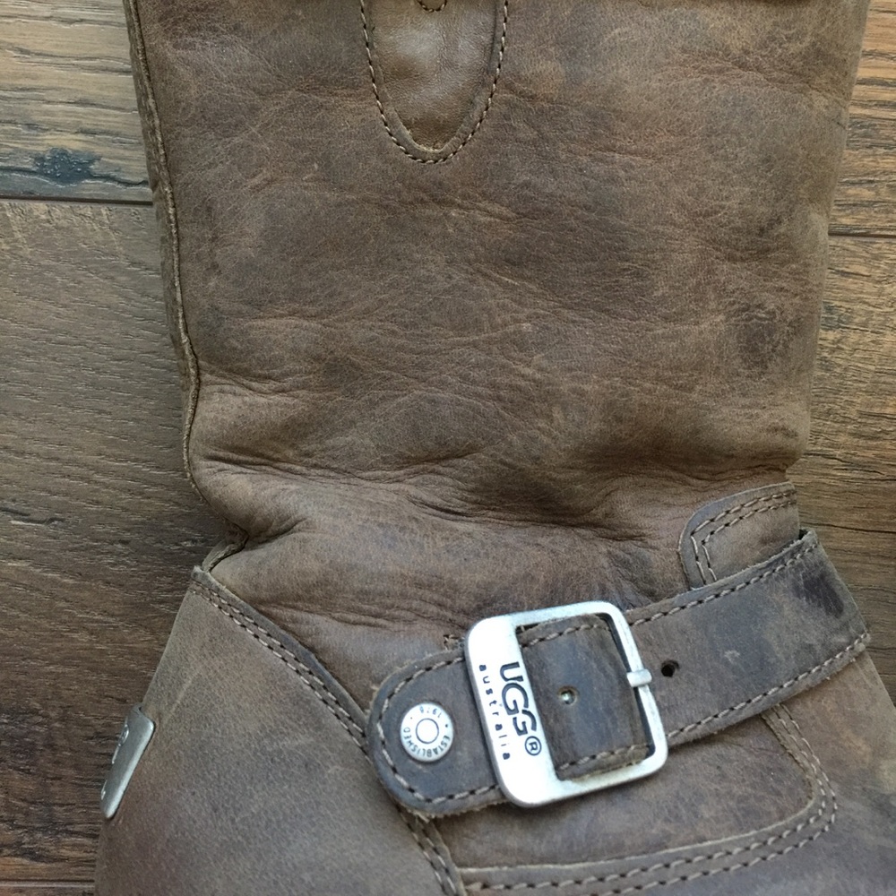 UGG Kensington Boots - Picture 3 of 8