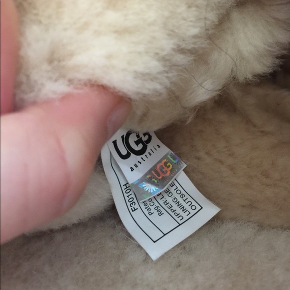 UGG Kensington Boots - Picture 2 of 8