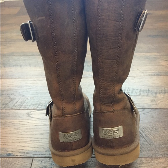 UGG Kensington Boots - Picture 6 of 8