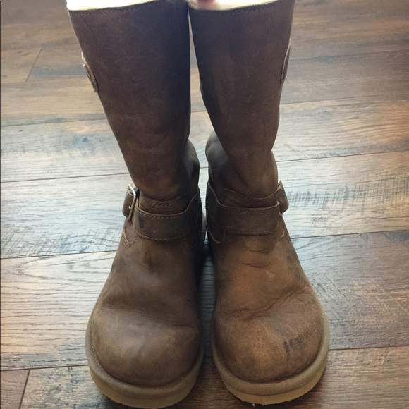 UGG Kensington Boots - Picture 7 of 8