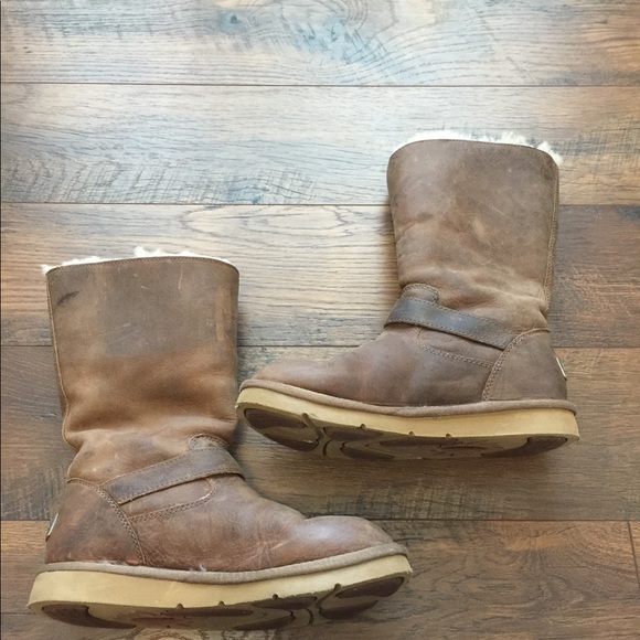 UGG Kensington Boots - Picture 5 of 8