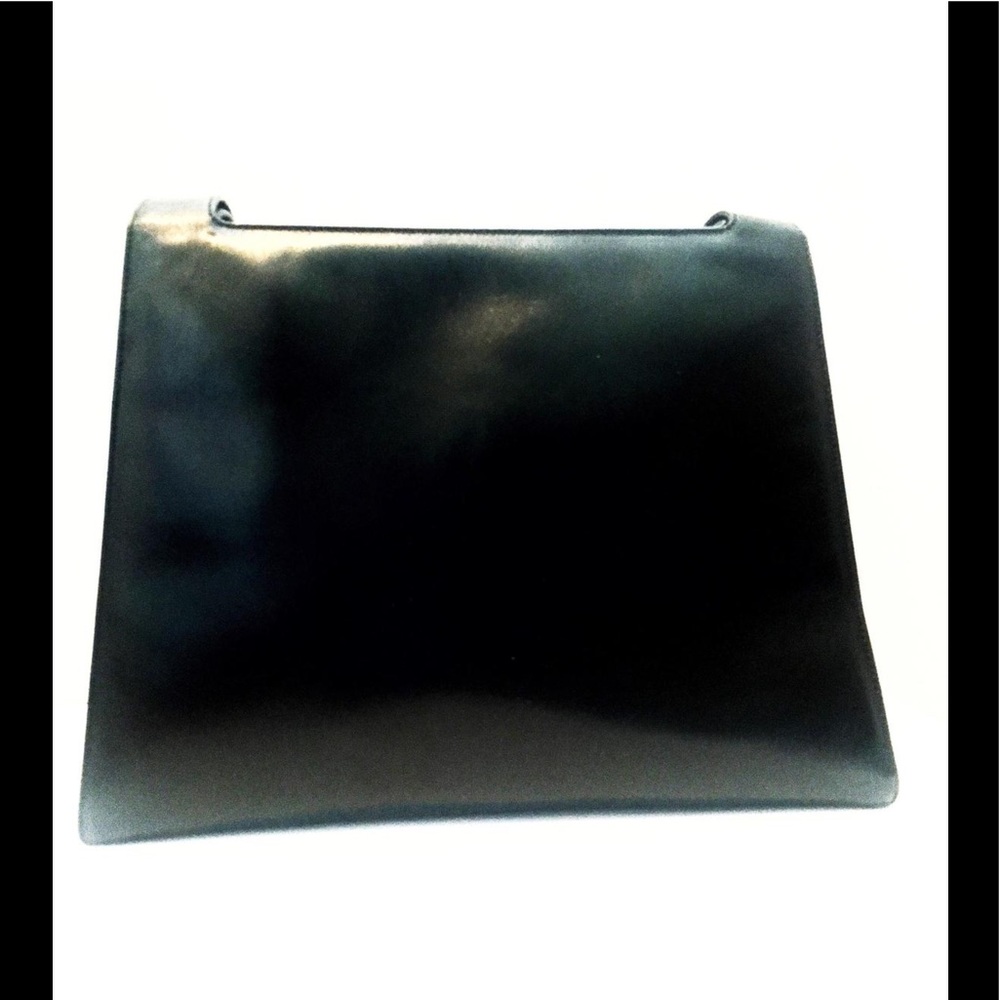 ♦️SOLD♦️Gucci enameled leather firmed shoulder bag - Picture 2 of 8