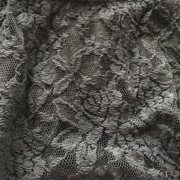 Gray Off the shoulder Hollister Crop Top - Picture 3 of 3