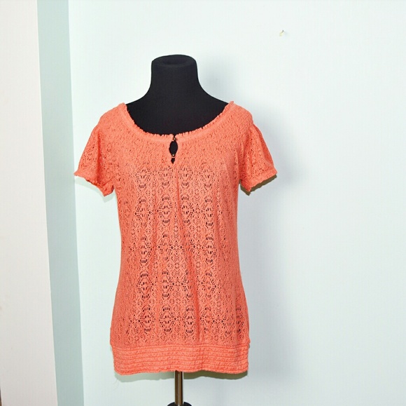 Tops - Gorgeous Peach Colored Light Knit Top