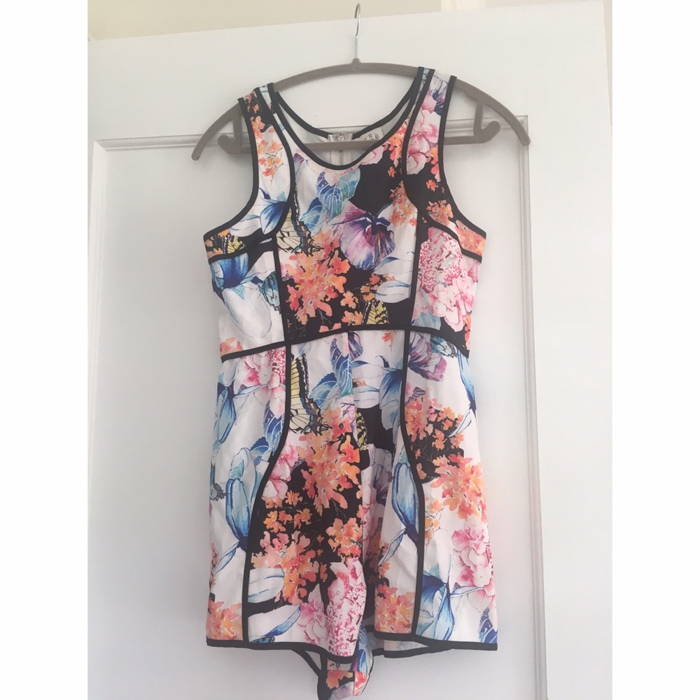 🎉HOST PICK🎉LF Floral Romper. Worn once