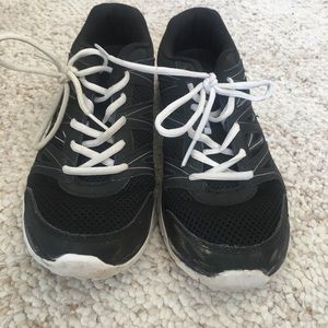 Black and white pair of tennis shoes. Size 7
