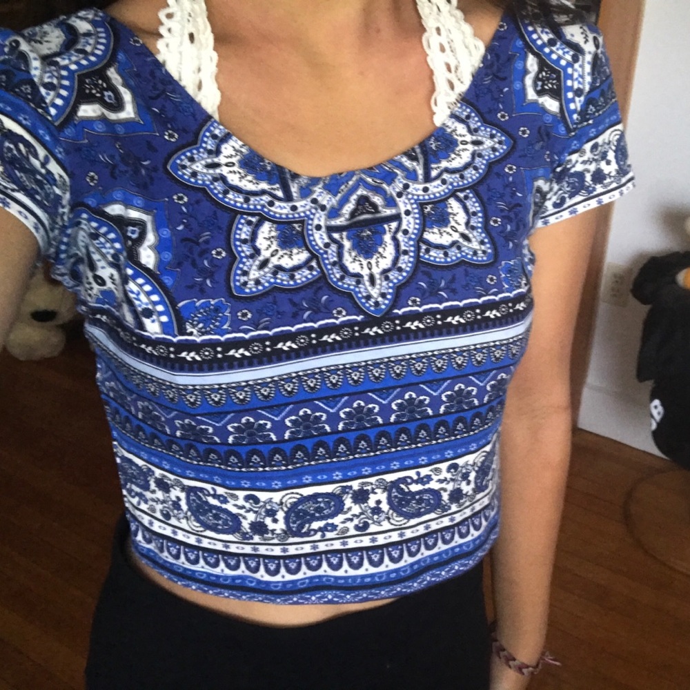 blue patterned crop top