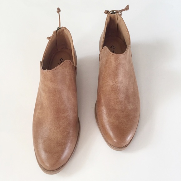 NWT. Camel low ankle bootie - Picture 3 of 6