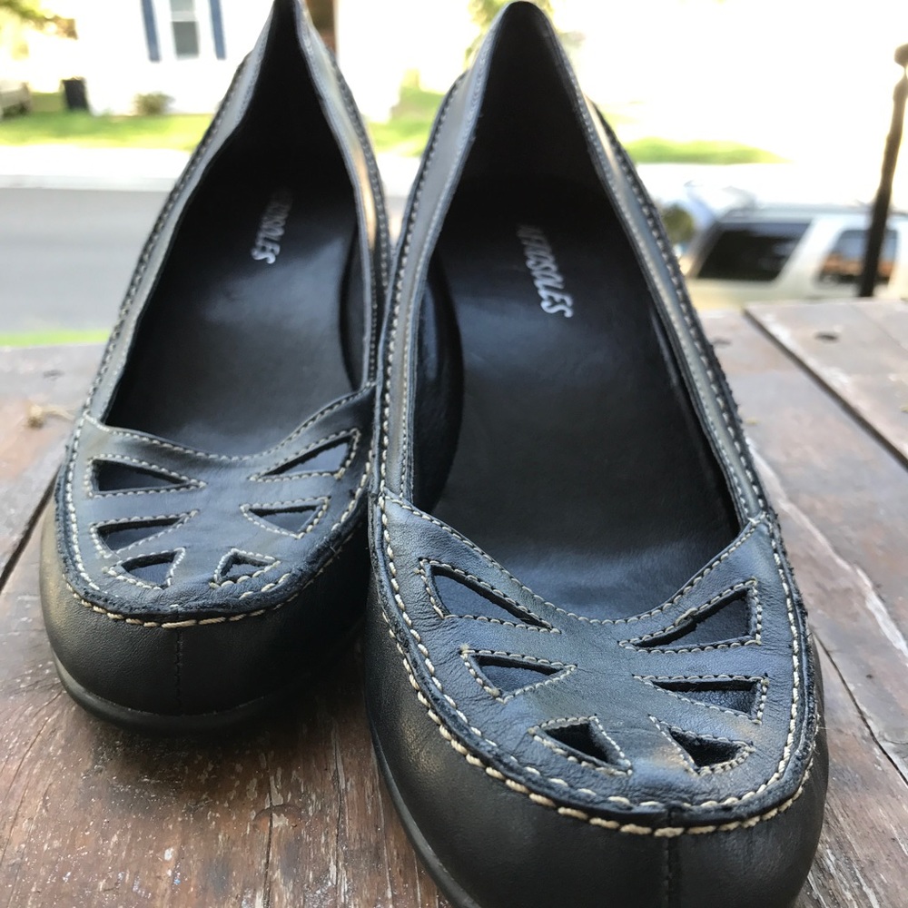 Ladies slip ons