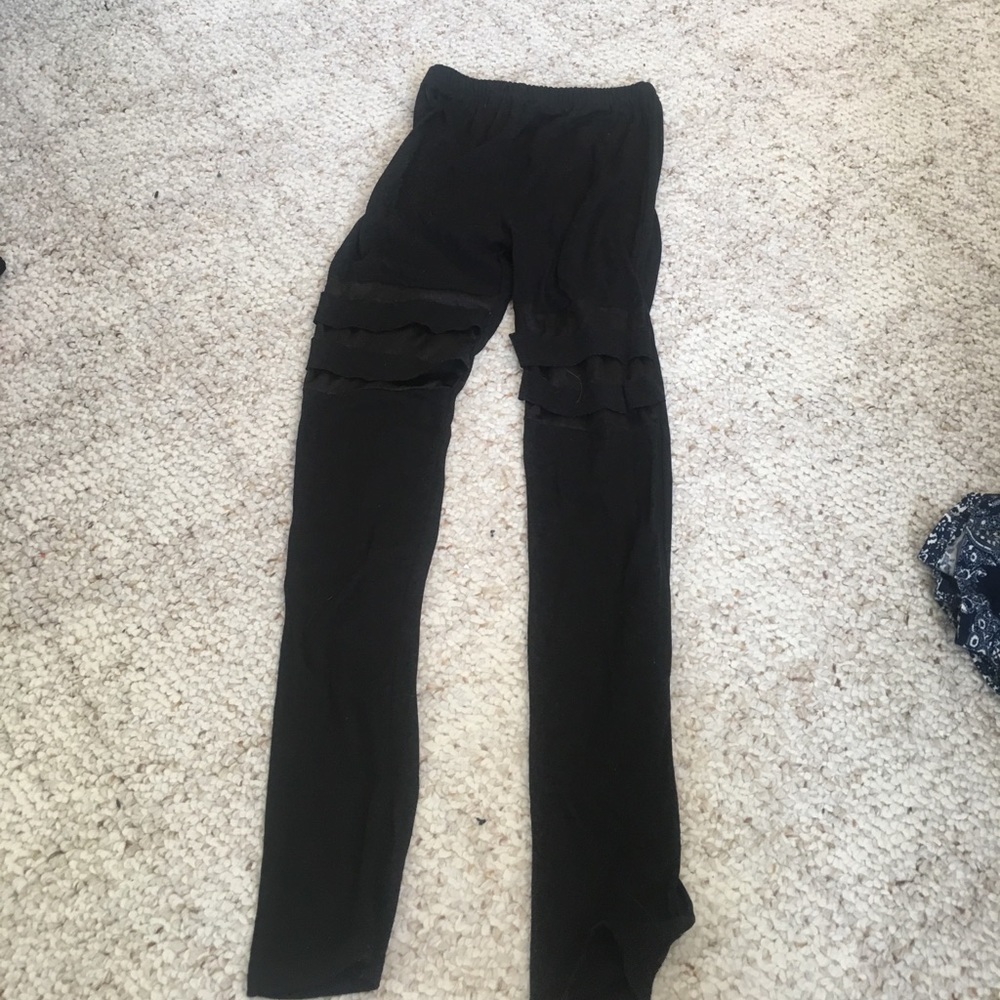 Black leggings with mesh cuts in the knees