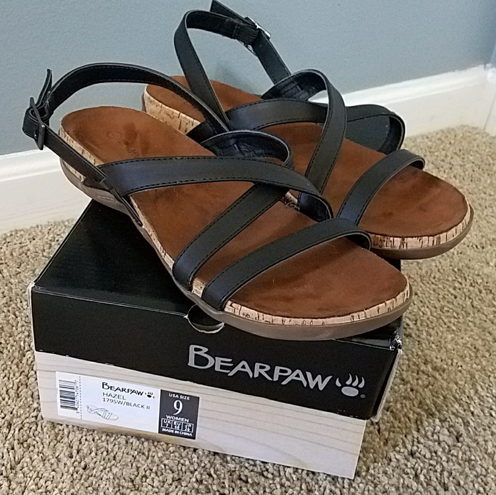 NIB-Bearpaw Hazel sandals