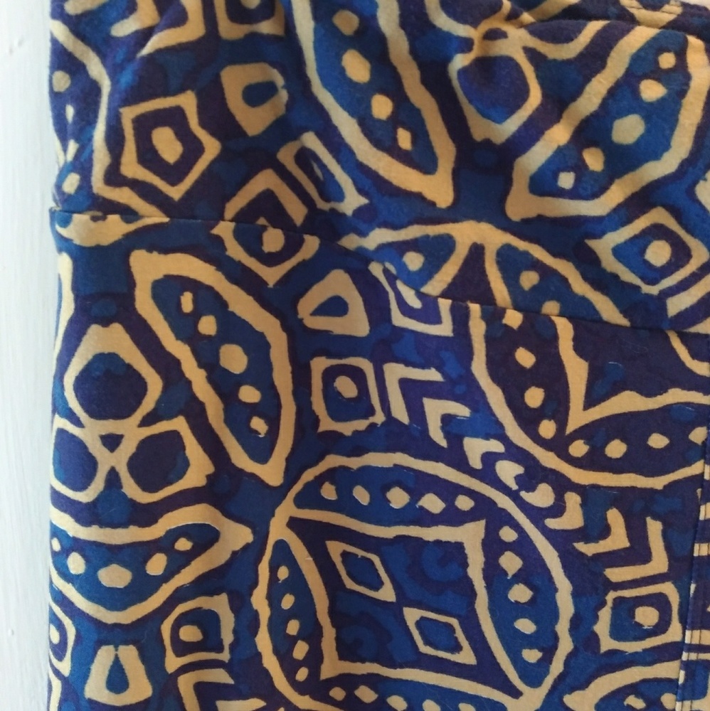 Lularoe tc blue leggings with tan print