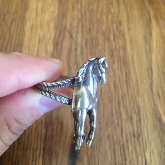 Artisan horse ring - Picture 2 of 7