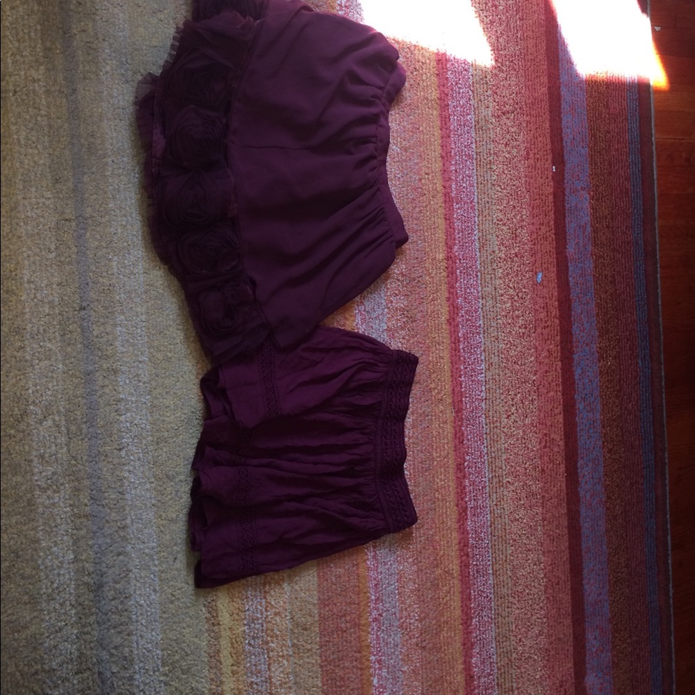 I am selling two marrón skirts. Great condition!