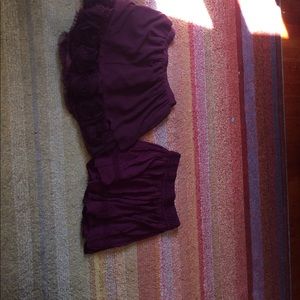 I am selling two marrón skirts. Great condition!