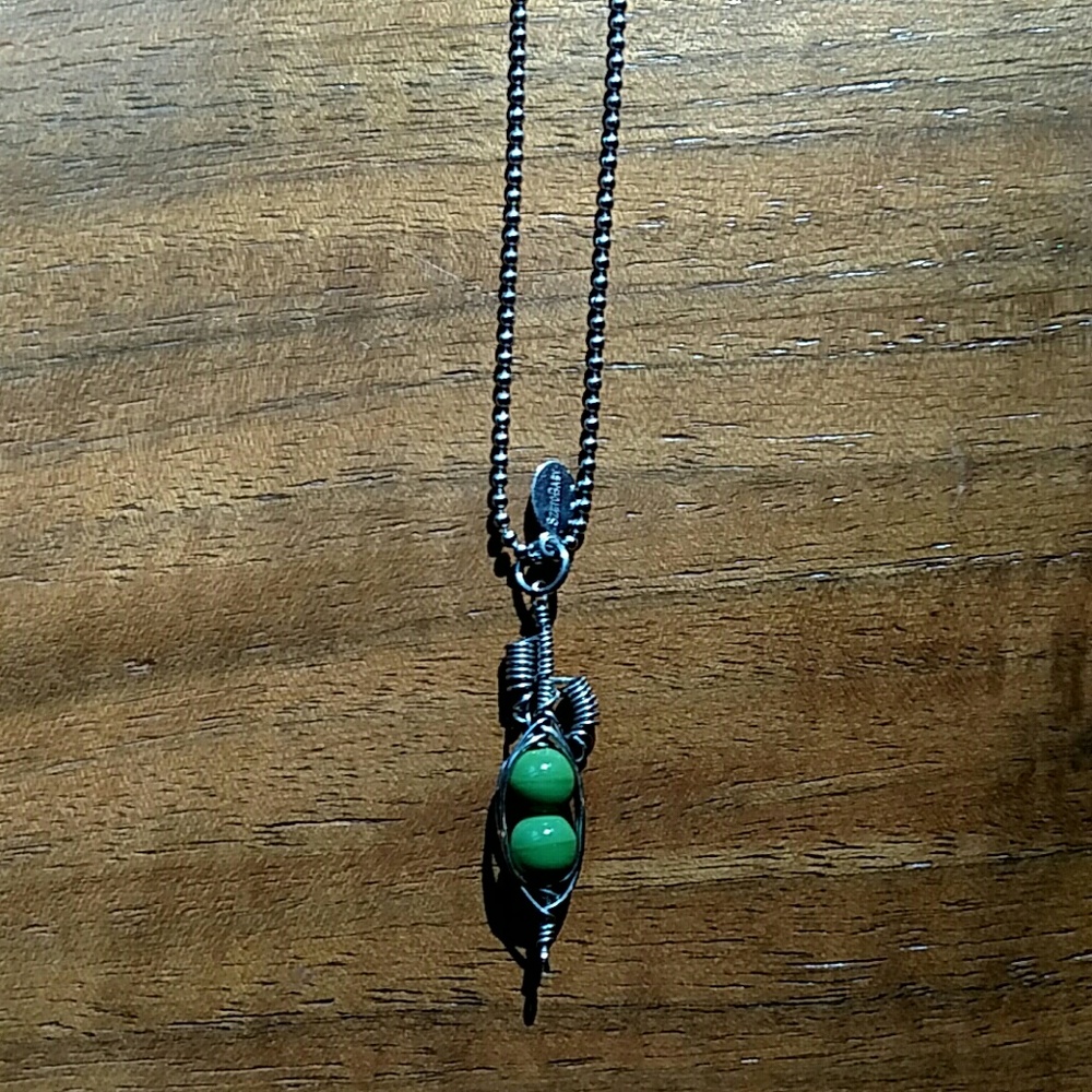 Mothers necklace, 2 peas in pod.