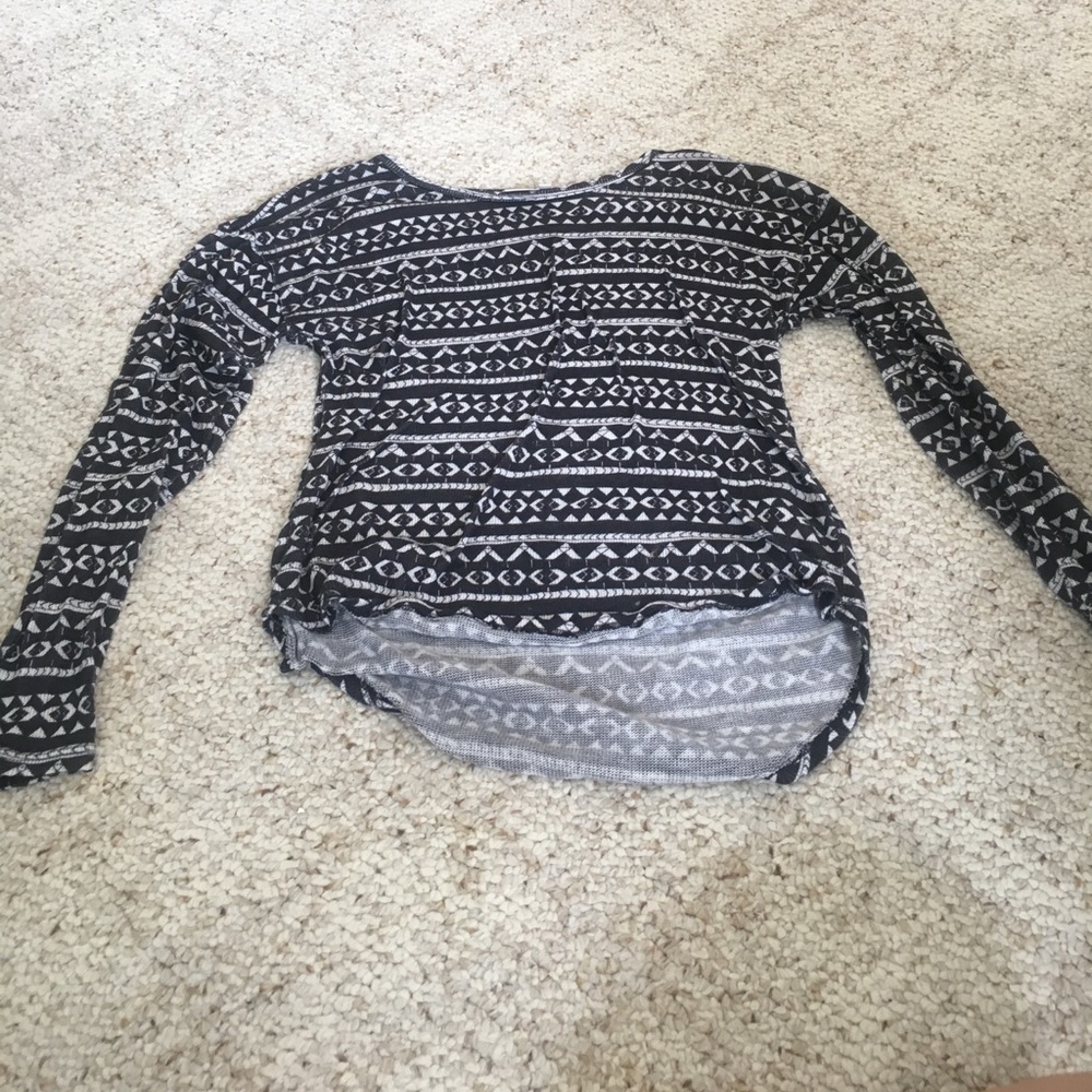 Black and white printed high low long sleeved tee