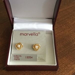 Beautiful pearl Loveknot earrings