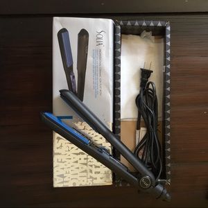 Solia Pro Ceramic Ion Flat Iron 1.25"