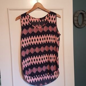 Cute navy and pink tank with button back!