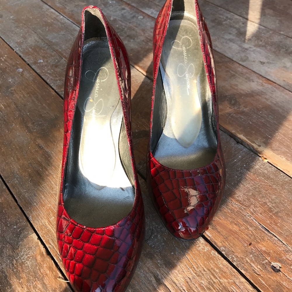 Red pumps