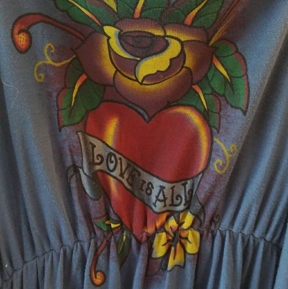 Blue v neck with love is all print