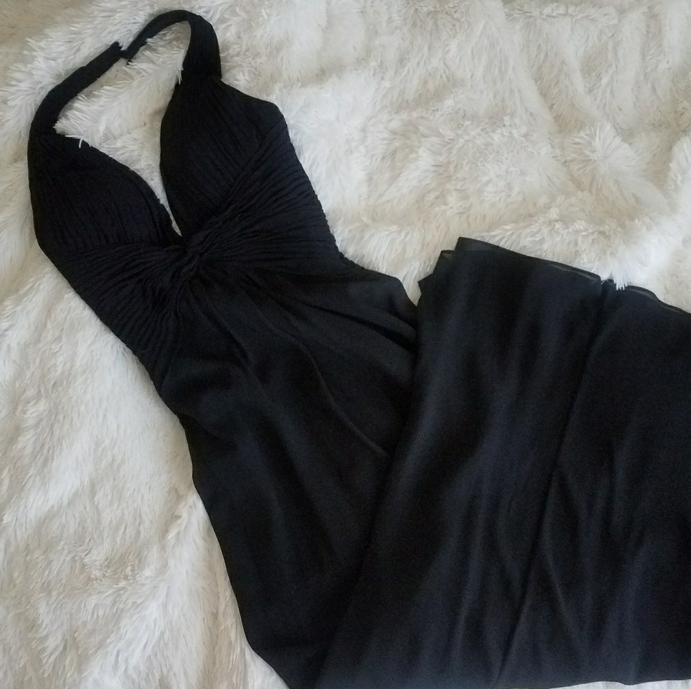 👗Donna Gray Plunging Neckline Evening Gown👗