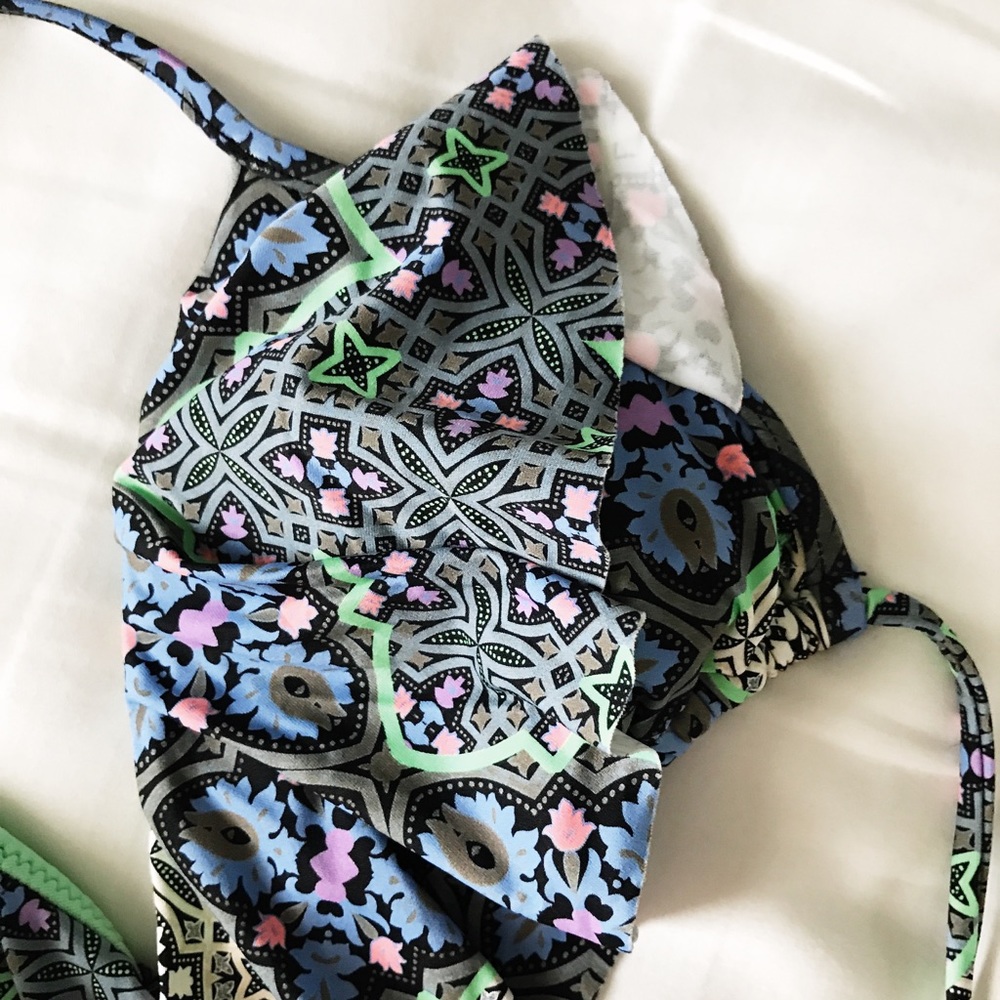 O'neill Ruffle Triangle Swim Top - Picture 3 of 3