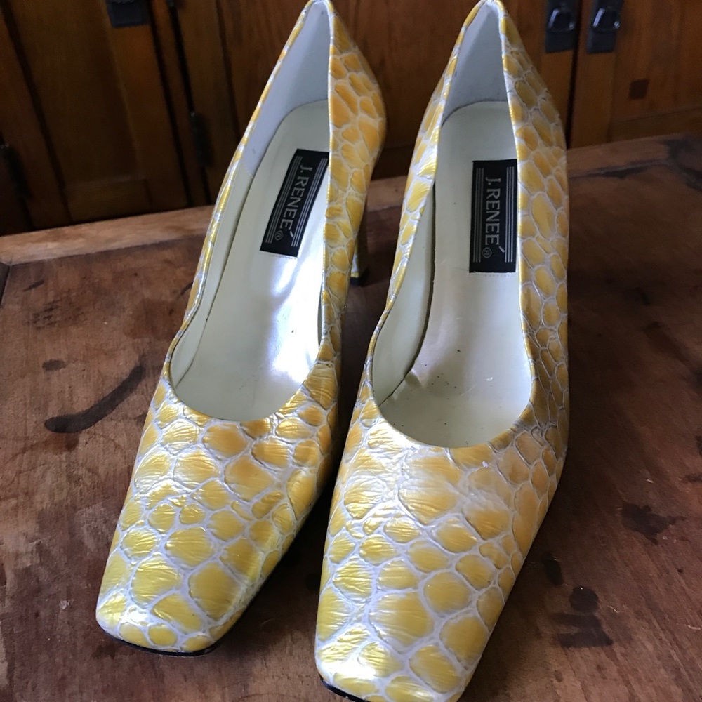 Yellow pumps